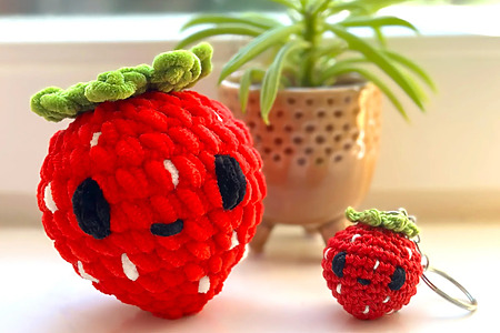 Easy strawberry amigurumi for beginners – perfect summer project