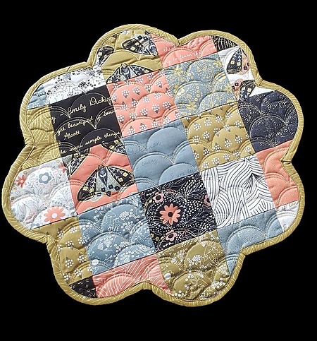 Free scrap buster flower table topper pattern – mini quilt