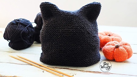 Free garter stitch cat beanie knitting pattern for beginners