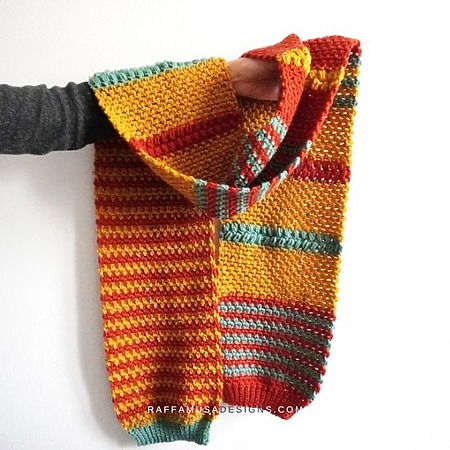Fall in love with this cozy pumpkin spice crochet scarf – free pattern