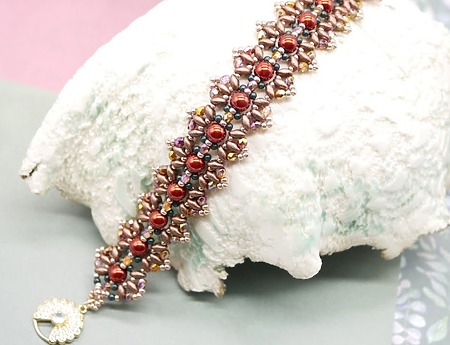 Fandemonium Beaded Bracelet - DIY Jewelry Making Tutorial