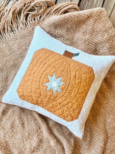 quilted pumpkin star pillow - free pattern