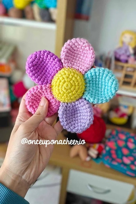 DIY crochet fidget toy: free pattern