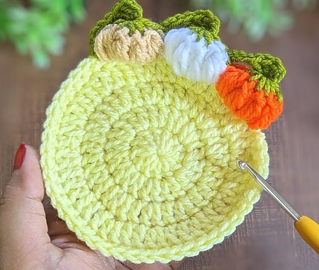 Easy crochet pumpkin coaster tutorial for autumn