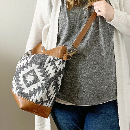 modern cross body bag free sewing pattern