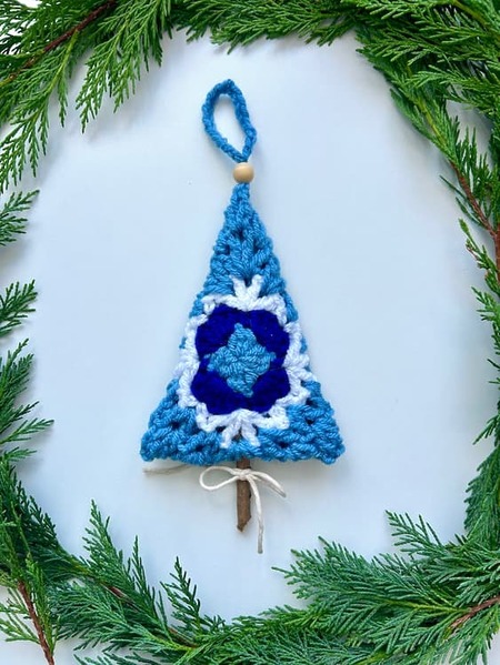 Free Granny Square Christmas Tree Hanging Decoration