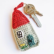 Crochet House Ornament - House Keychain Free Pattern - DIY Housewarming Crochet Gift