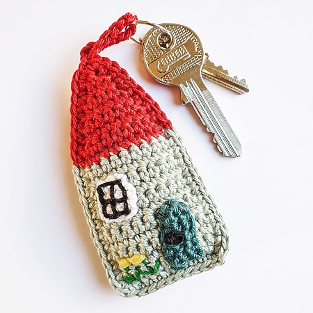 Crochet House Ornament - House Keychain Free Pattern - DIY Housewarming Crochet Gift
