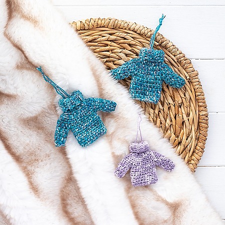 free mini turtleneck sweater Christmas ornament crochet pattern