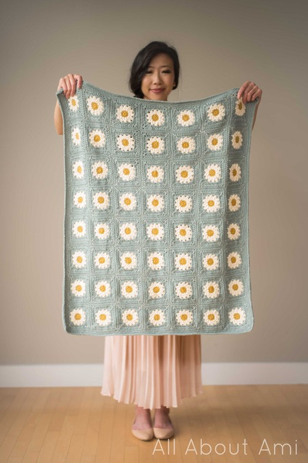 free crochet pattern - daisy baby blanket