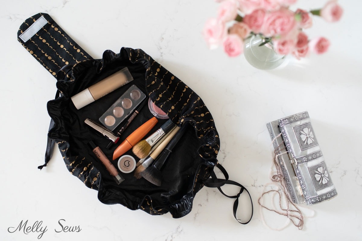 Drawstring Makeup Bag - tutorial by Melly Sews