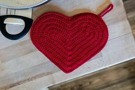 Free Heart Hot Pad Crochet Pattern - Easy Valentine&rsquo;s Day DIY
