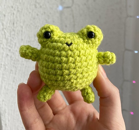Small Frog Amigurumi Pattern - Free Mini Crochet Frog