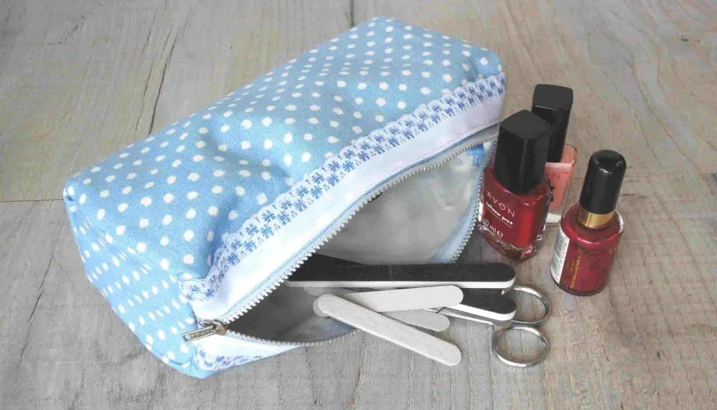 The No-Pattern Makeup Bag tutorial by Christine's Crafts