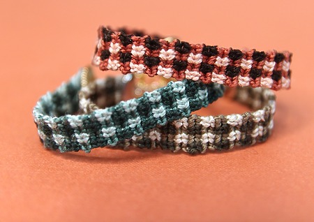Free Buffalo Plaid Friendship Bracelet Pattern