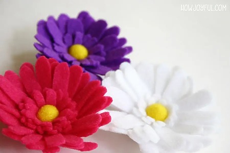 DIY felt daisies