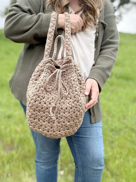 Kelan Carryall: Free Jasmine Stitch Crochet Backpack Pattern