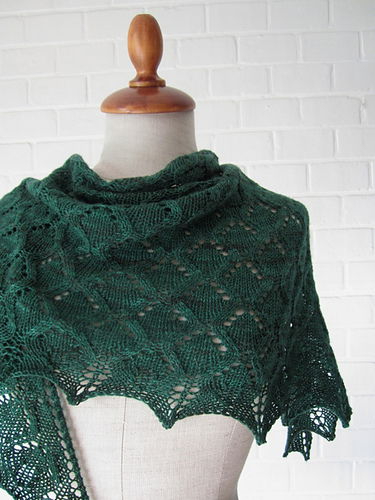 Best traditional triangle shawl: Green River by Maanel