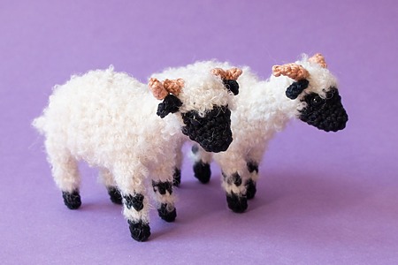 Free Valais blacknose sheep crochet pattern