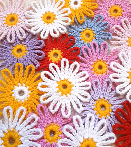 How to crochet a simple daisy flower for beginners - Easy crochet flower motif for crop tops and dresses