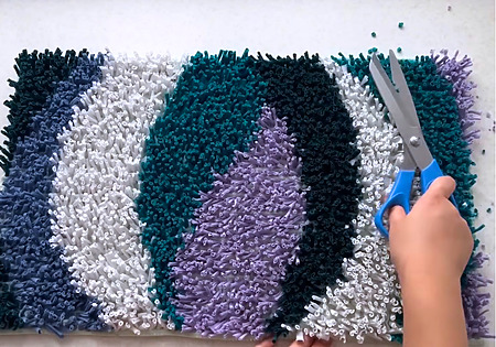 How to make a rug from recycled t-shirts - Easy diy upcycled t-shirt rag rug tutorial