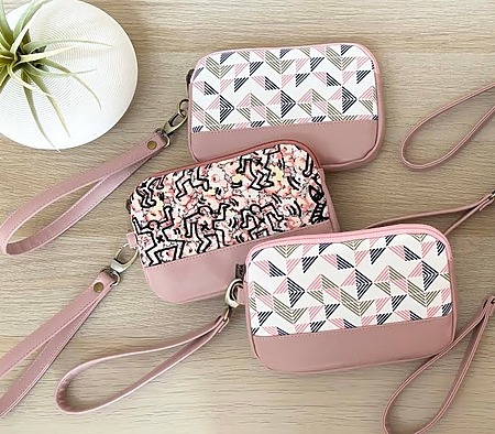 How to sew a structured wristlet pouch with rounded edges - Easy beginner zipper pouch for cosmetics