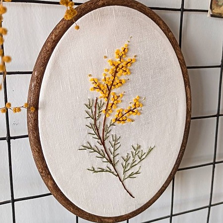 Beginner mimosa flower embroidery tutorial - How to stitch french knot flowers for beginners