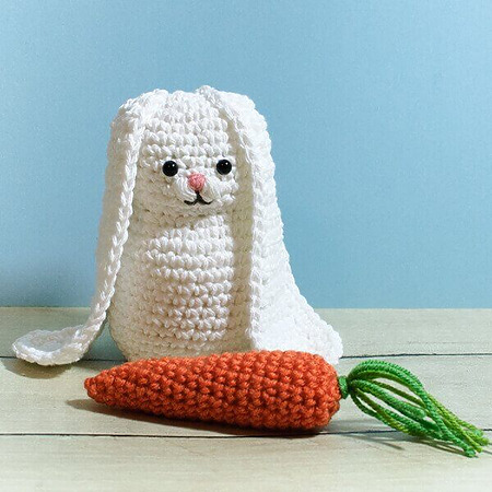 Free crochet bunny and carrot pattern - How to crochet a loaf shaped bunny with floppy ears
