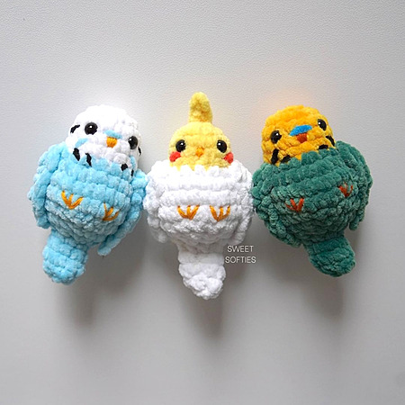 Free Pocket Parrot Crochet Pattern: Low-Sew Mini Amigurumi - How to Crochet a 30-Minute Bird Keychain: Sweet Softies Tutorial