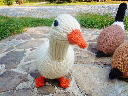 Free Betsy&rsquo;s Goose knitting pattern - How to knit a realistic Canada Goose toy