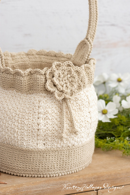 Free lattice ‘n lace crochet bucket bag pattern - How to crochet a lacy drawstring project bag