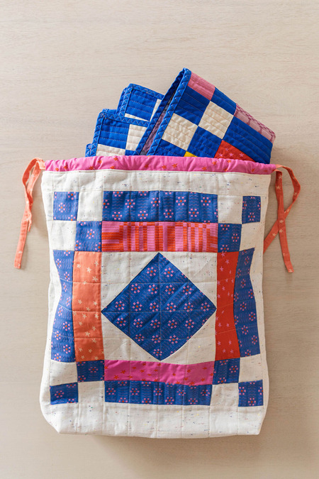 Free Fairgrounds quilted drawstring bag tutorial - How to sew a large quilted gift bag