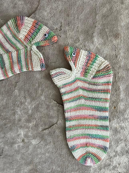 Free ankle sock knitting pattern - How to knit easy non-binding utsubo socks