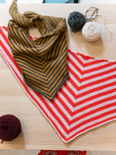 Free simply stripy bandana knitting pattern - How to knit an easy striped triangular kerchief