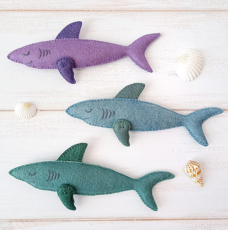 Free felt shark pattern and sewing tutorial - How to sew a DIY felt shark plushie