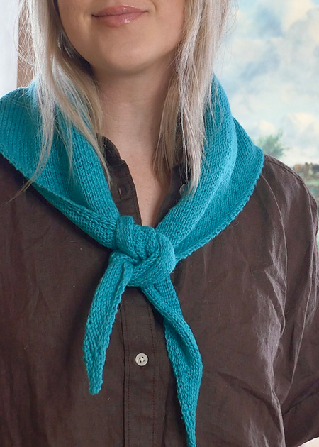 Free stockinette bandana knitting pattern - How to knit an easy beginner bandana scarf