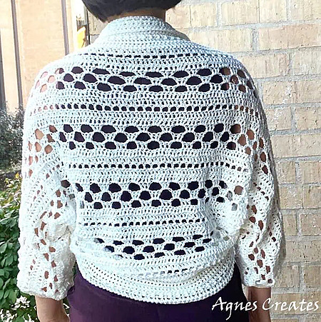 Free lacy shrug crochet pattern for summer - How to crochet an easy seamless shrug