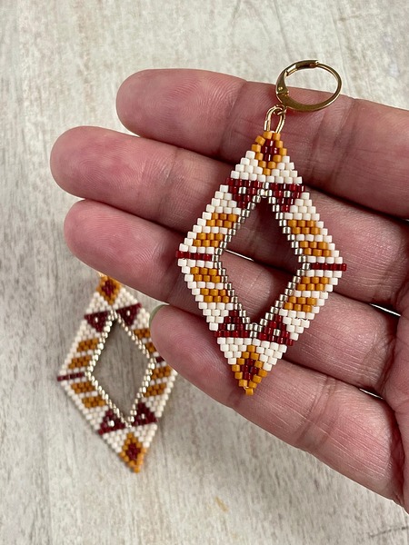Diamond Shaped Brick Stitch Beaded Earring Pattern and Tutorial - FREE download