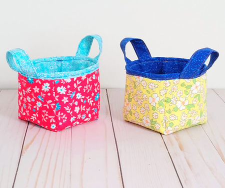 Free mini fabric basket tutorial - How to sew a beginner square fabric basket