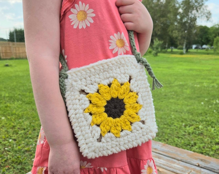 Sunflower Granny Square Bag free crochet pattern