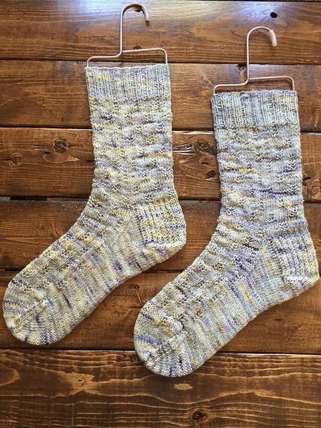 Free Austin socks knitting pattern - How to knit top down garter textured socks