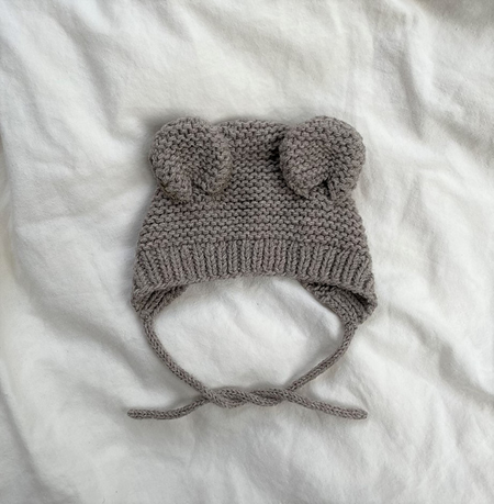 Free big bearly bonnet knitting pattern - How to knit an easy garter stitch bear bonnet