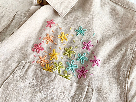 Kawaii flower pocket embroidery tutorial - How to embroider lazy daisy flowers on pockets