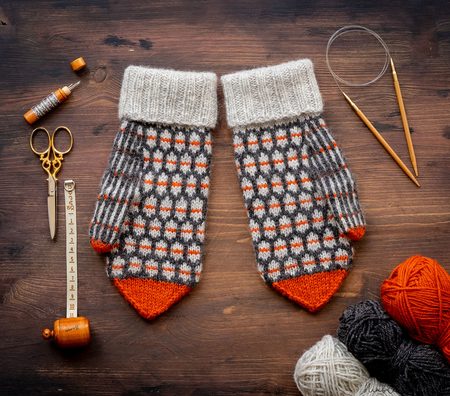 Step-by-step colorwork mittens tutorial and free pattern How to knit fair isle mittens with a thumb gusset