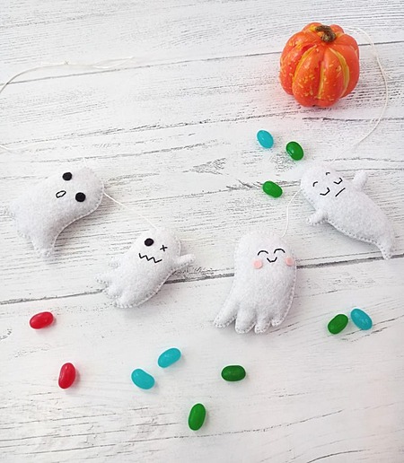 Free felt ghost banner sewing pattern - How to make a cute felt Halloween garland
