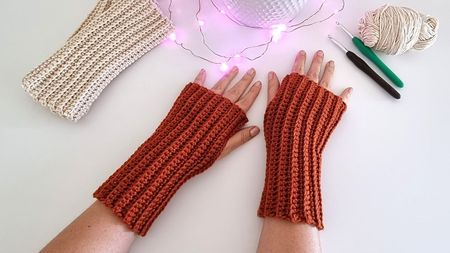 Free ridged fingerless gloves crochet pattern