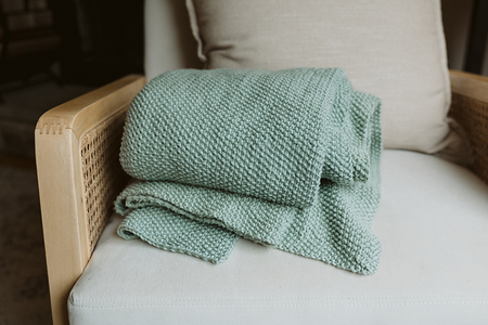 Free seed stitch baby blanket knitting pattern