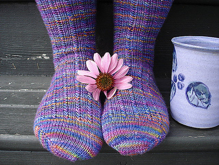 Free Charade socks knitting pattern - How to knit top down textured socks with slipped stitches