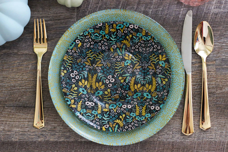 Cool things to do with leftover fabric: easy decoupage glass plates - How to use pretty fabric scraps to make custom glass trays