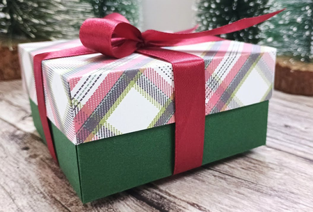How to make a gift box using just a paper trimmer - Easy DIY cardstock gift box scoring tutorial